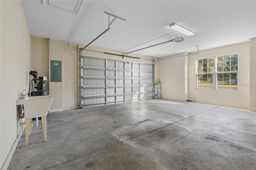 For Sale: $549,900 (4 beds, 2 baths, 2374 Square Feet)