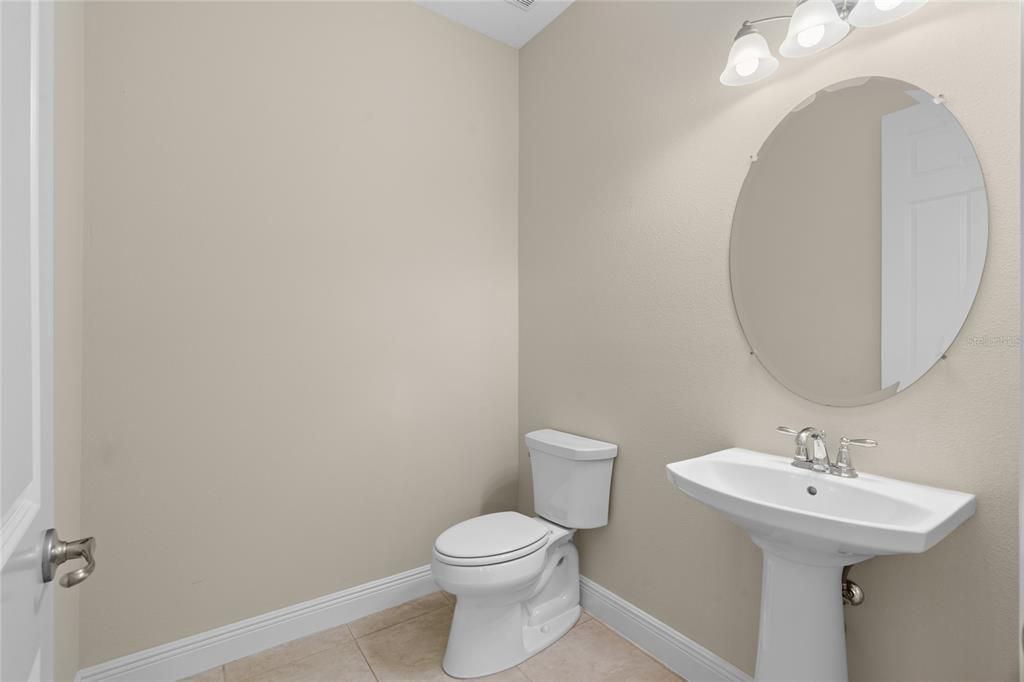 For Sale: $549,900 (4 beds, 2 baths, 2374 Square Feet)