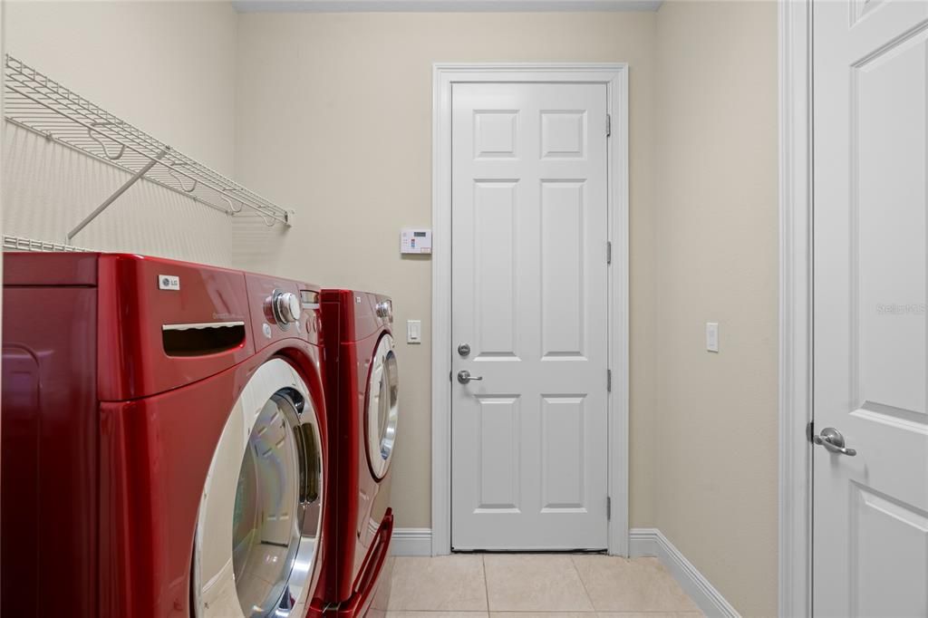 For Sale: $549,900 (4 beds, 2 baths, 2374 Square Feet)