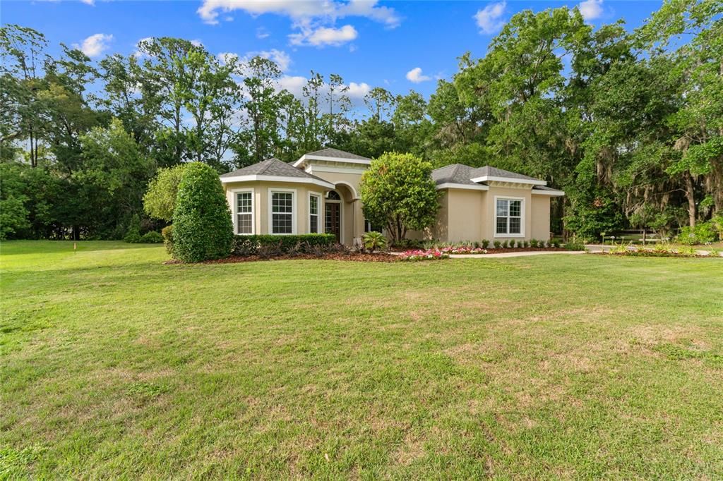 For Sale: $549,900 (4 beds, 2 baths, 2374 Square Feet)