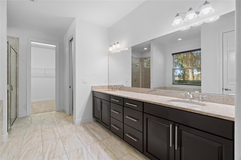 For Sale: $549,900 (4 beds, 2 baths, 2374 Square Feet)