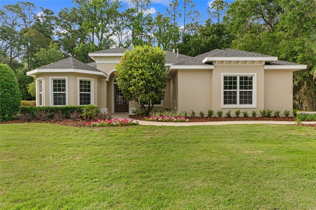 For Sale: $549,900 (4 beds, 2 baths, 2374 Square Feet)