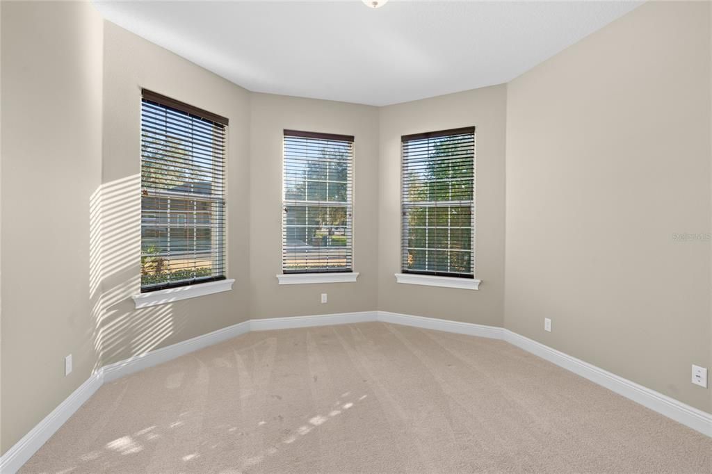 For Sale: $549,900 (4 beds, 2 baths, 2374 Square Feet)