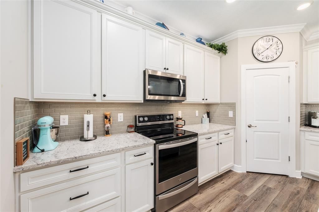 For Sale: $389,900 (3 beds, 2 baths, 1662 Square Feet)