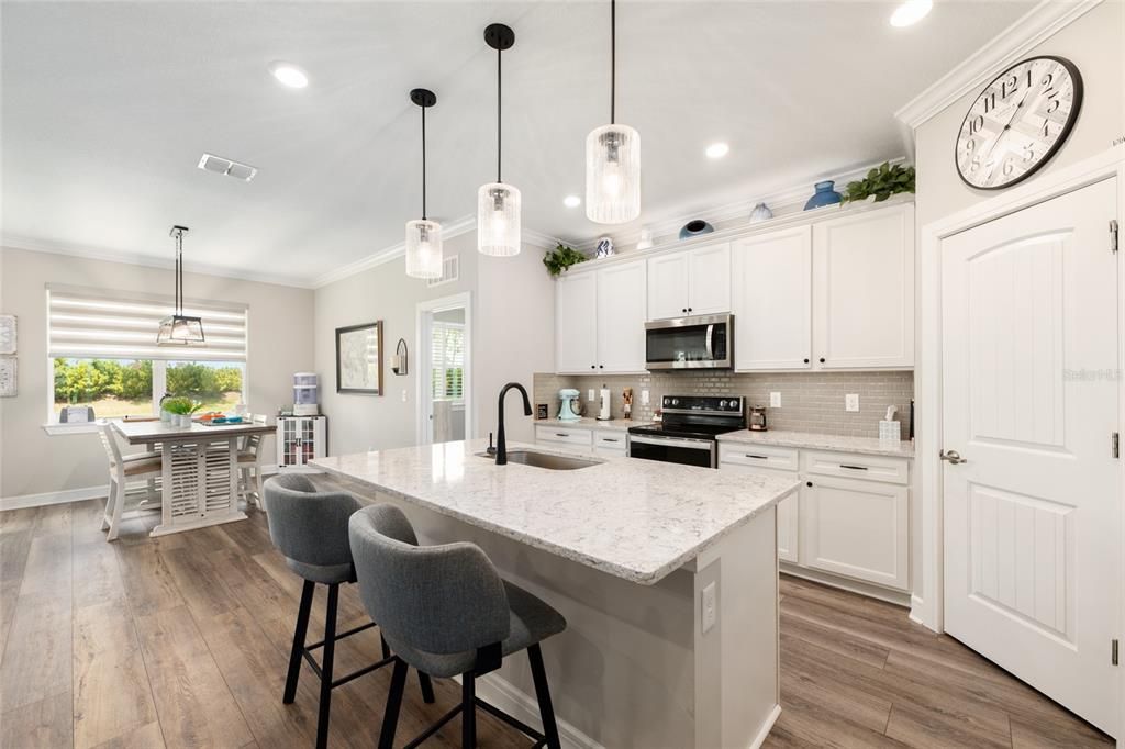For Sale: $389,900 (3 beds, 2 baths, 1662 Square Feet)