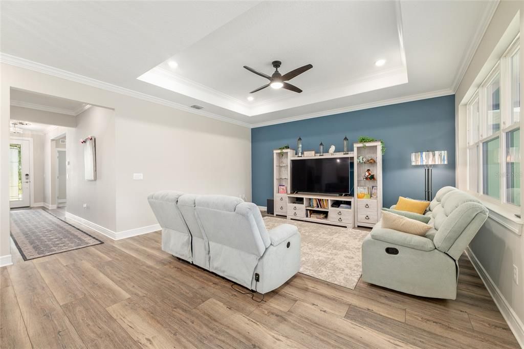 For Sale: $389,900 (3 beds, 2 baths, 1662 Square Feet)