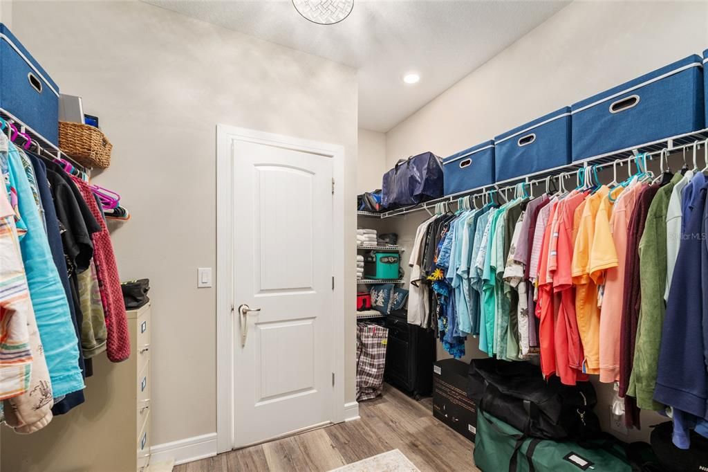 For Sale: $389,900 (3 beds, 2 baths, 1662 Square Feet)