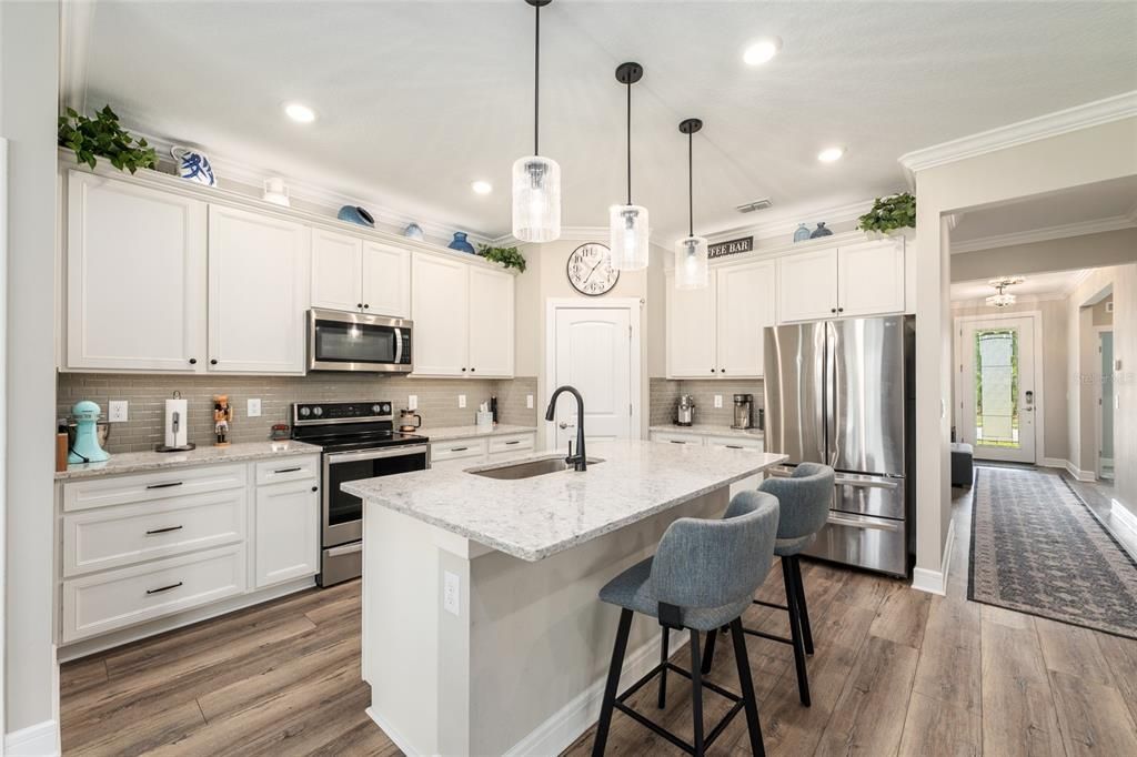 For Sale: $389,900 (3 beds, 2 baths, 1662 Square Feet)