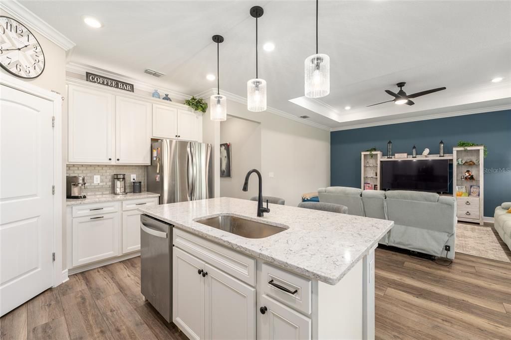 For Sale: $389,900 (3 beds, 2 baths, 1662 Square Feet)