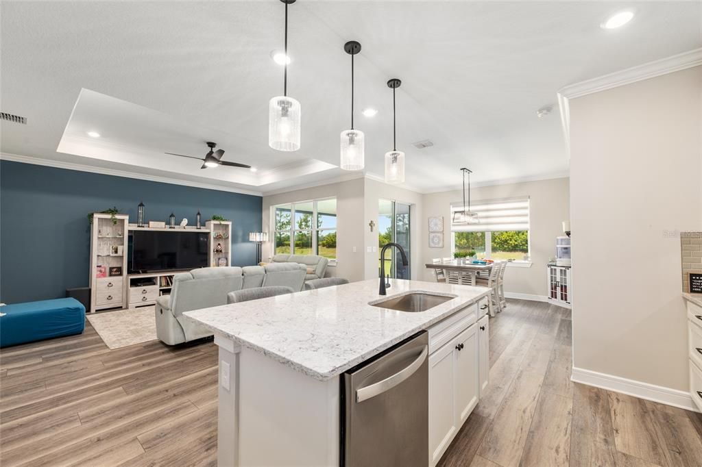 For Sale: $389,900 (3 beds, 2 baths, 1662 Square Feet)