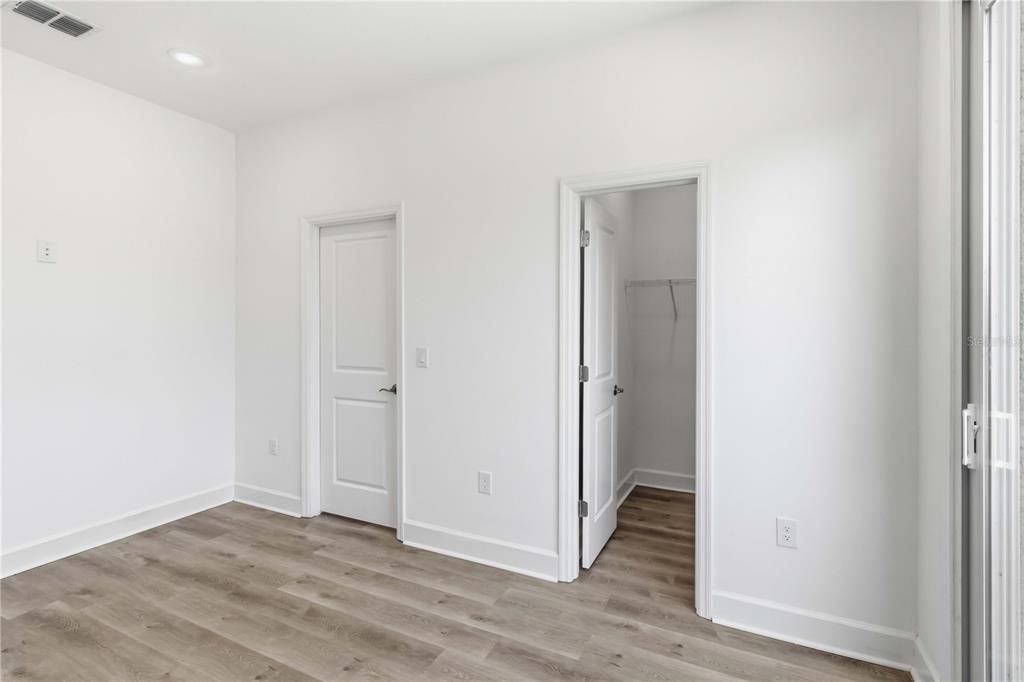 For Sale: $824,900 (6 beds, 4 baths, 3231 Square Feet)