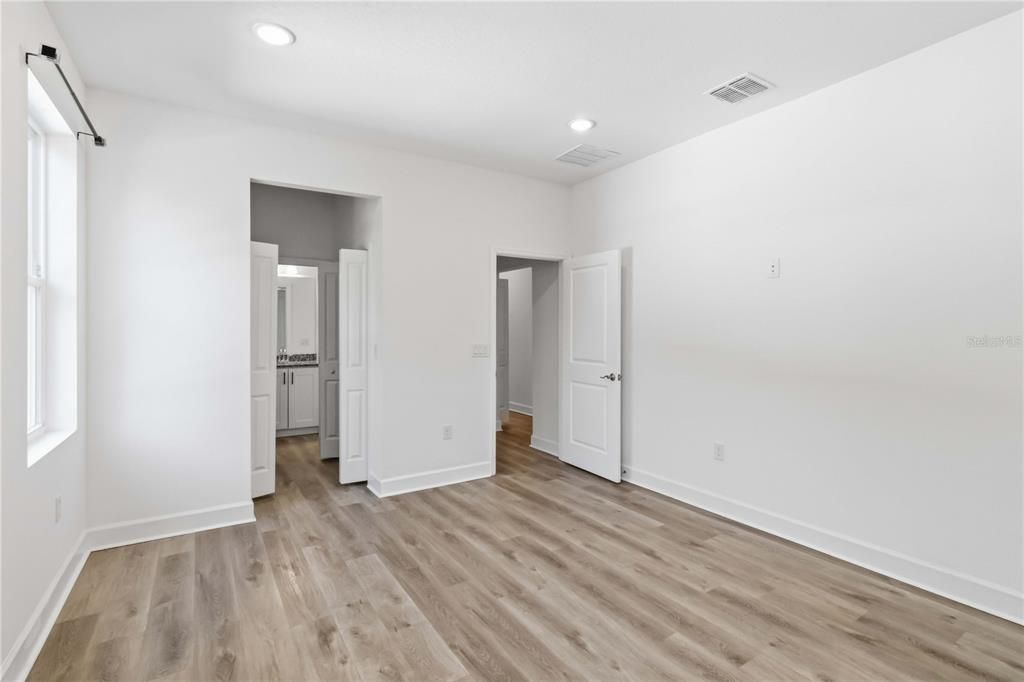 For Sale: $824,900 (6 beds, 4 baths, 3231 Square Feet)