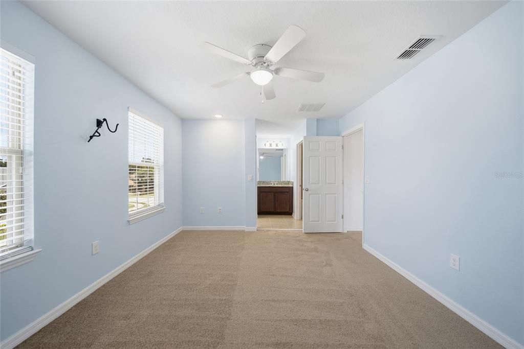 For Sale: $549,000 (5 beds, 4 baths, 3098 Square Feet)