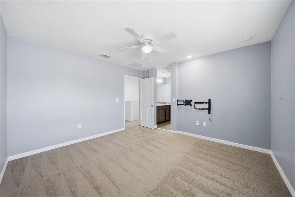 For Sale: $549,000 (5 beds, 4 baths, 3098 Square Feet)