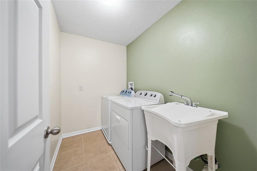 For Sale: $549,000 (5 beds, 4 baths, 3098 Square Feet)