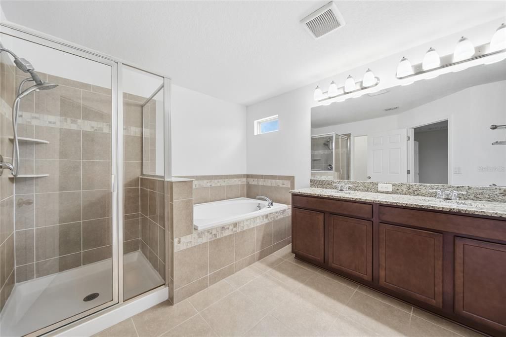For Sale: $549,000 (5 beds, 4 baths, 3098 Square Feet)