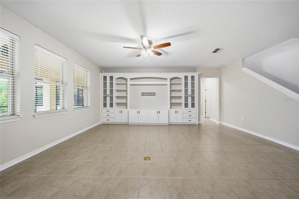For Sale: $549,000 (5 beds, 4 baths, 3098 Square Feet)