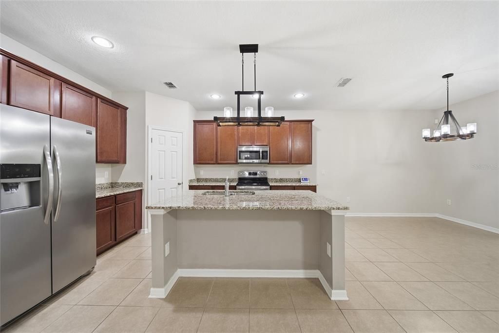 For Sale: $549,000 (5 beds, 4 baths, 3098 Square Feet)