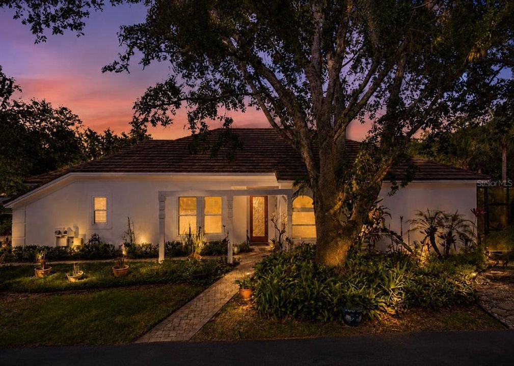 For Sale: $565,000 (3 beds, 2 baths, 1928 Square Feet)