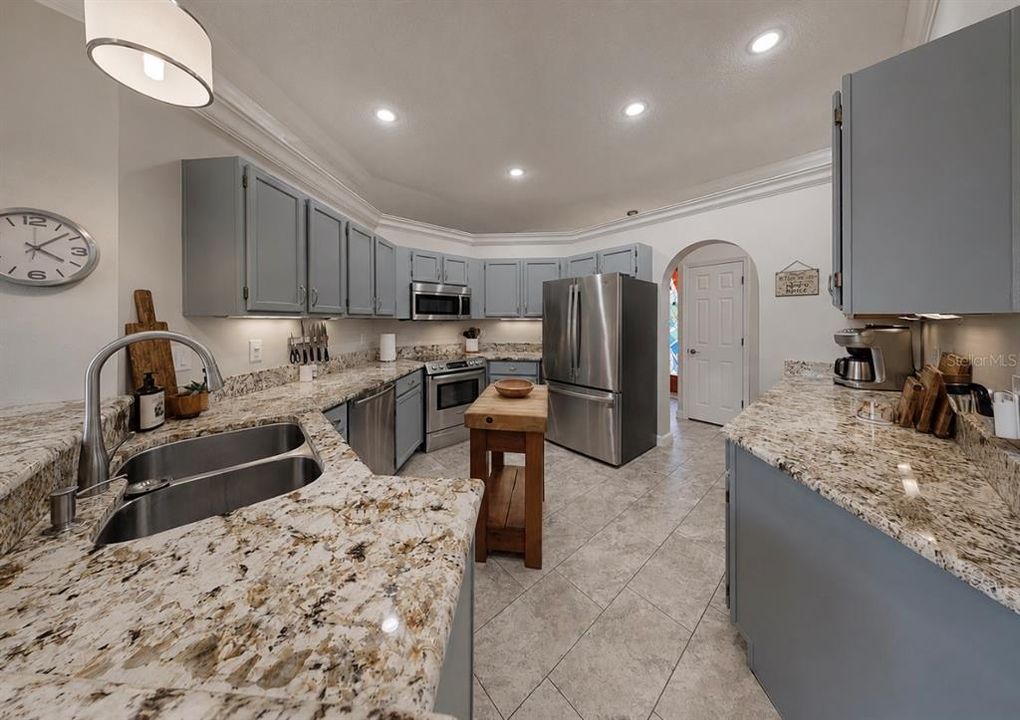 For Sale: $565,000 (3 beds, 2 baths, 1928 Square Feet)