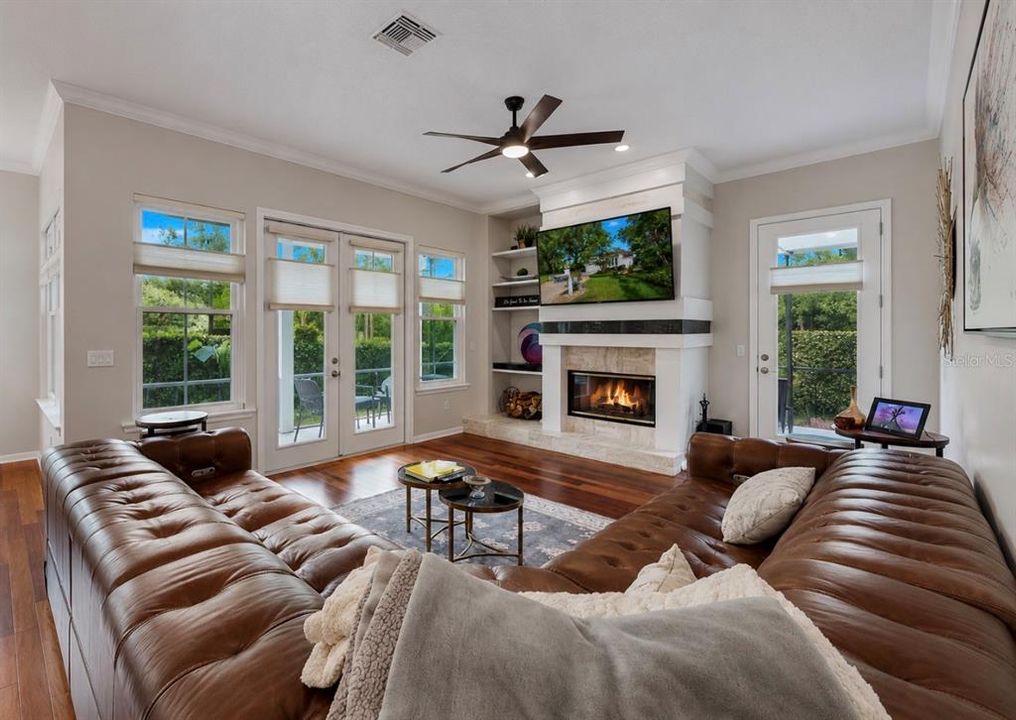 For Sale: $565,000 (3 beds, 2 baths, 1928 Square Feet)
