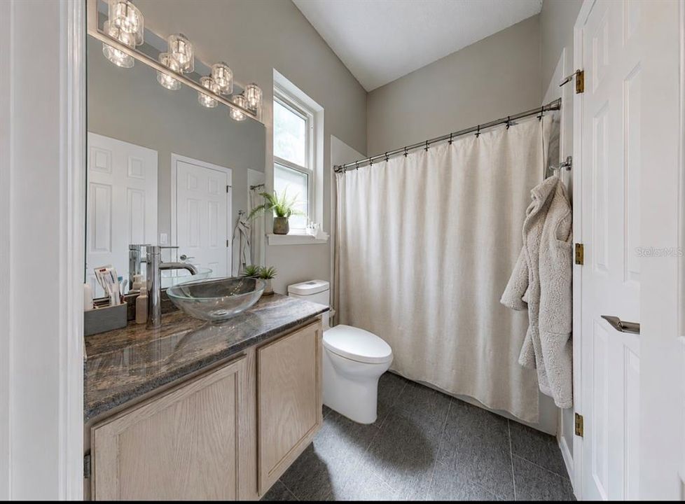 For Sale: $565,000 (3 beds, 2 baths, 1928 Square Feet)