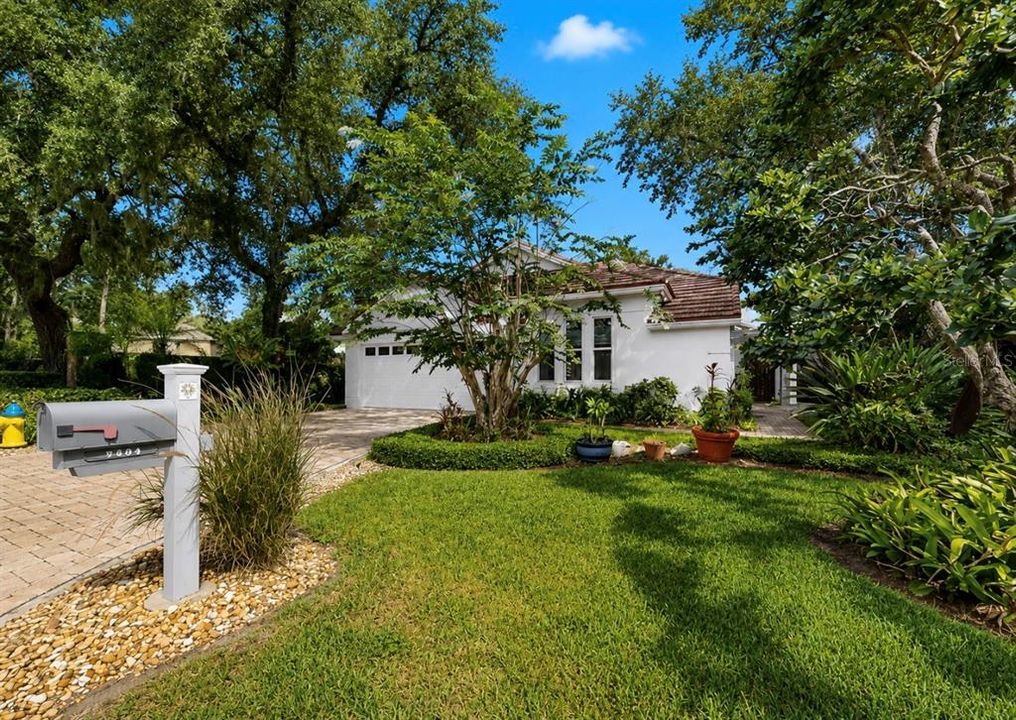 For Sale: $565,000 (3 beds, 2 baths, 1928 Square Feet)