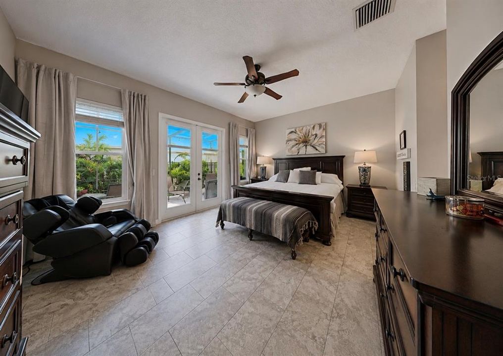 For Sale: $565,000 (3 beds, 2 baths, 1928 Square Feet)