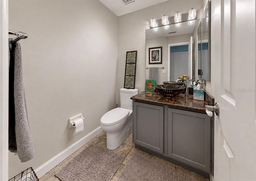 For Sale: $565,000 (3 beds, 2 baths, 1928 Square Feet)