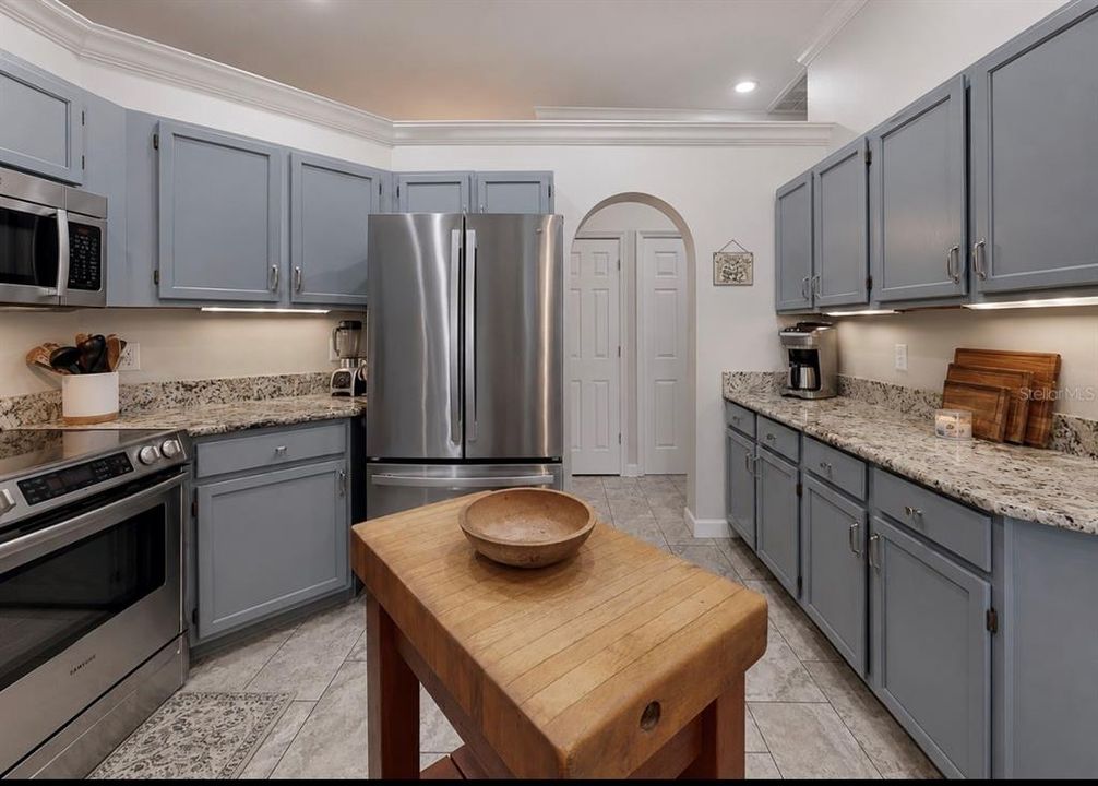 For Sale: $565,000 (3 beds, 2 baths, 1928 Square Feet)