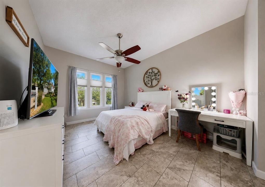 For Sale: $565,000 (3 beds, 2 baths, 1928 Square Feet)