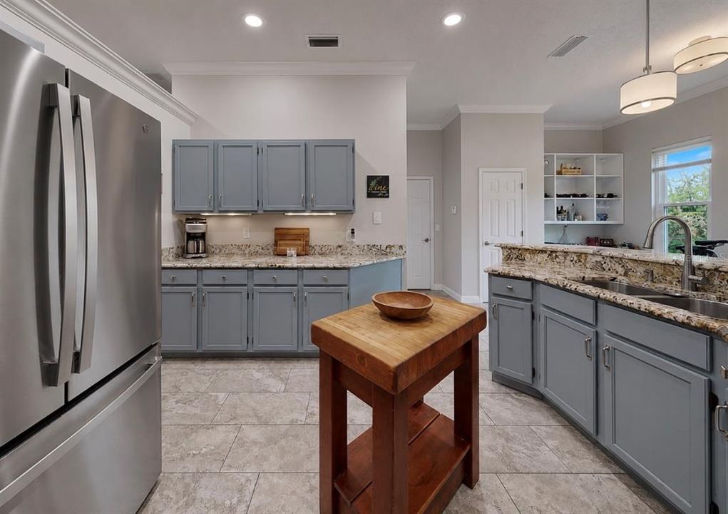 For Sale: $565,000 (3 beds, 2 baths, 1928 Square Feet)