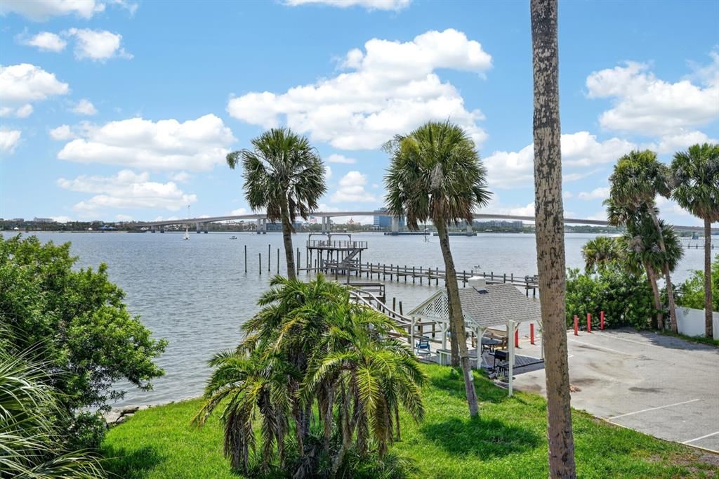 For Sale: $159,000 (2 beds, 2 baths, 970 Square Feet)