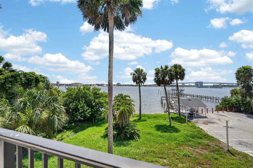 For Sale: $159,000 (2 beds, 2 baths, 970 Square Feet)
