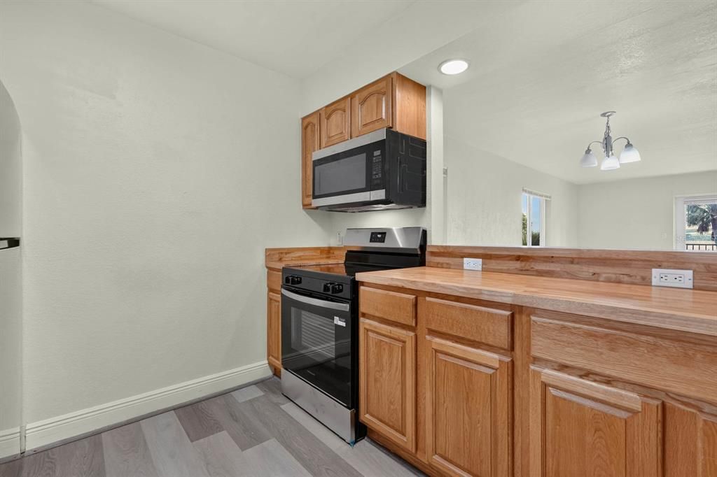 For Sale: $159,000 (2 beds, 2 baths, 970 Square Feet)