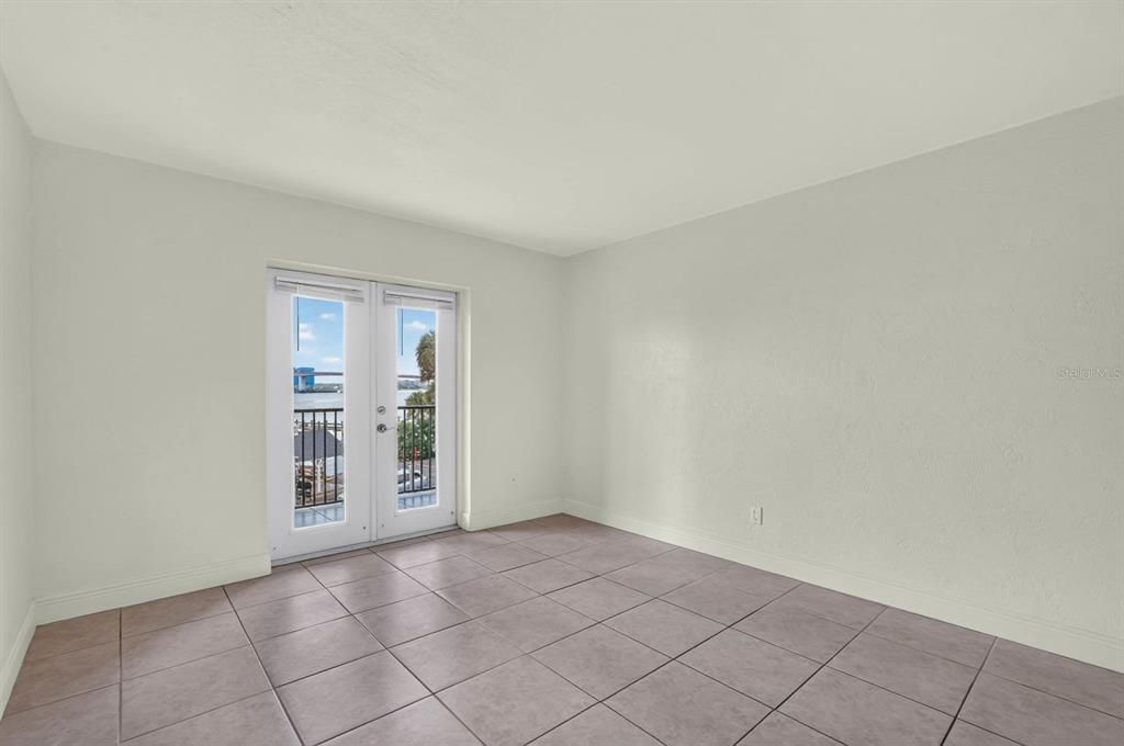 For Sale: $159,000 (2 beds, 2 baths, 970 Square Feet)