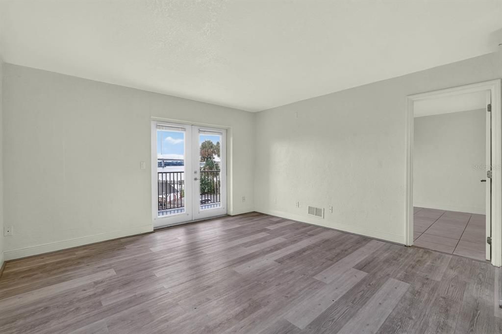 For Sale: $159,000 (2 beds, 2 baths, 970 Square Feet)