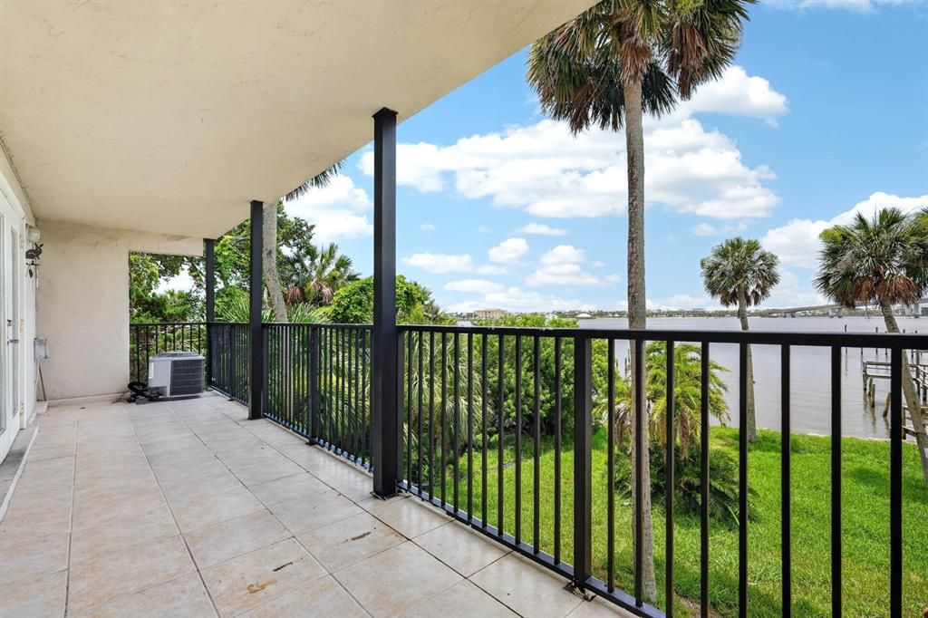 For Sale: $159,000 (2 beds, 2 baths, 970 Square Feet)