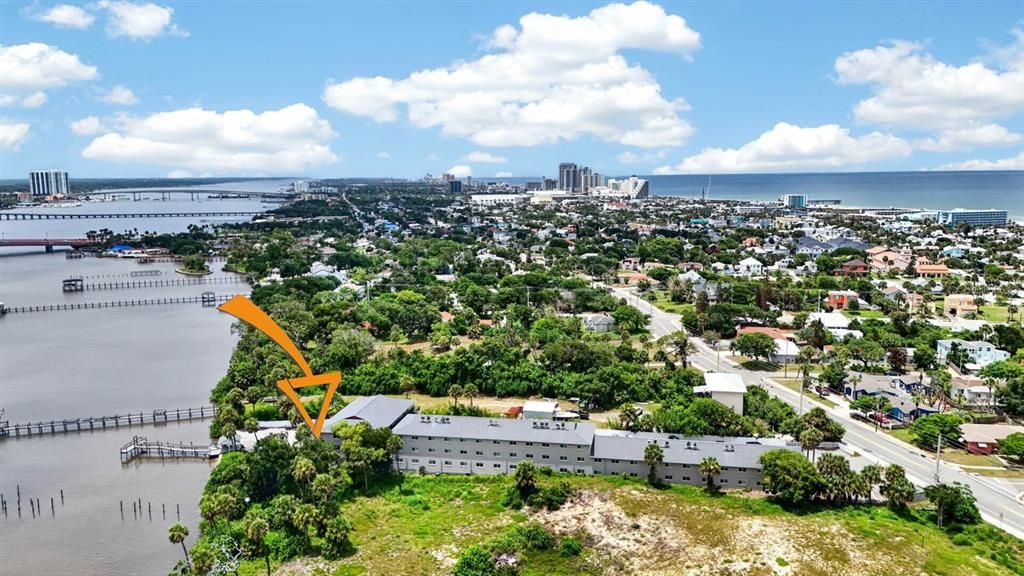For Sale: $159,000 (2 beds, 2 baths, 970 Square Feet)