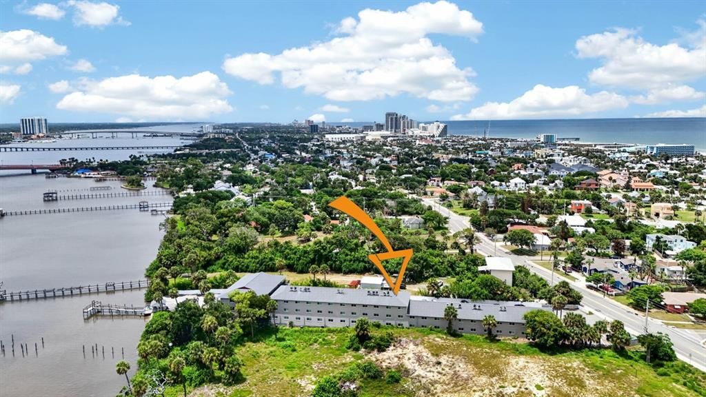 For Sale: $159,000 (2 beds, 2 baths, 970 Square Feet)