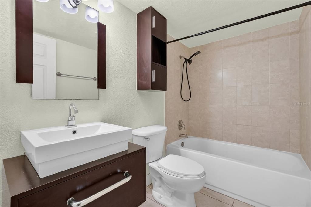 For Sale: $159,000 (2 beds, 2 baths, 970 Square Feet)