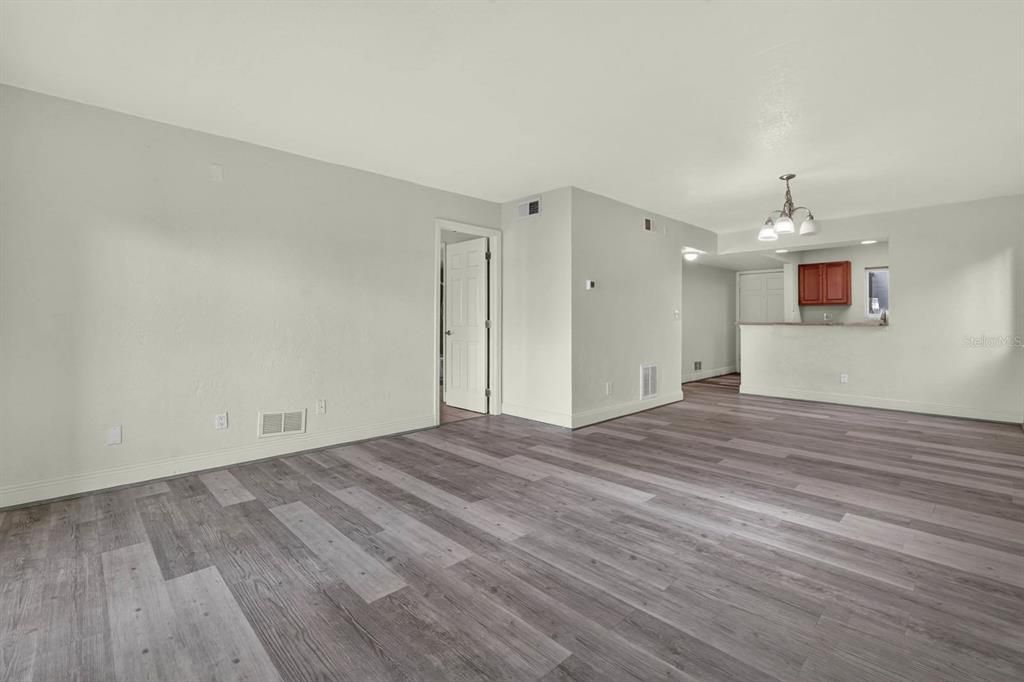 For Sale: $159,000 (2 beds, 2 baths, 970 Square Feet)