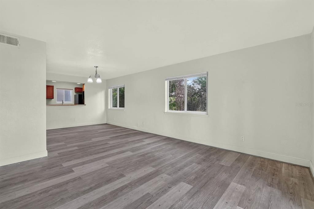 For Sale: $159,000 (2 beds, 2 baths, 970 Square Feet)
