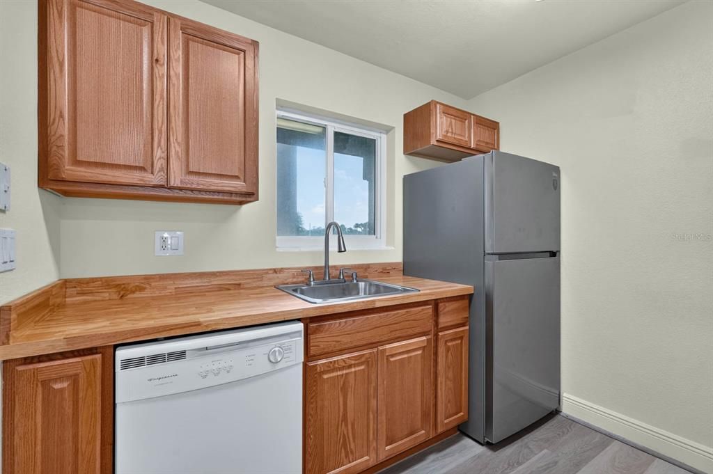 For Sale: $159,000 (2 beds, 2 baths, 970 Square Feet)