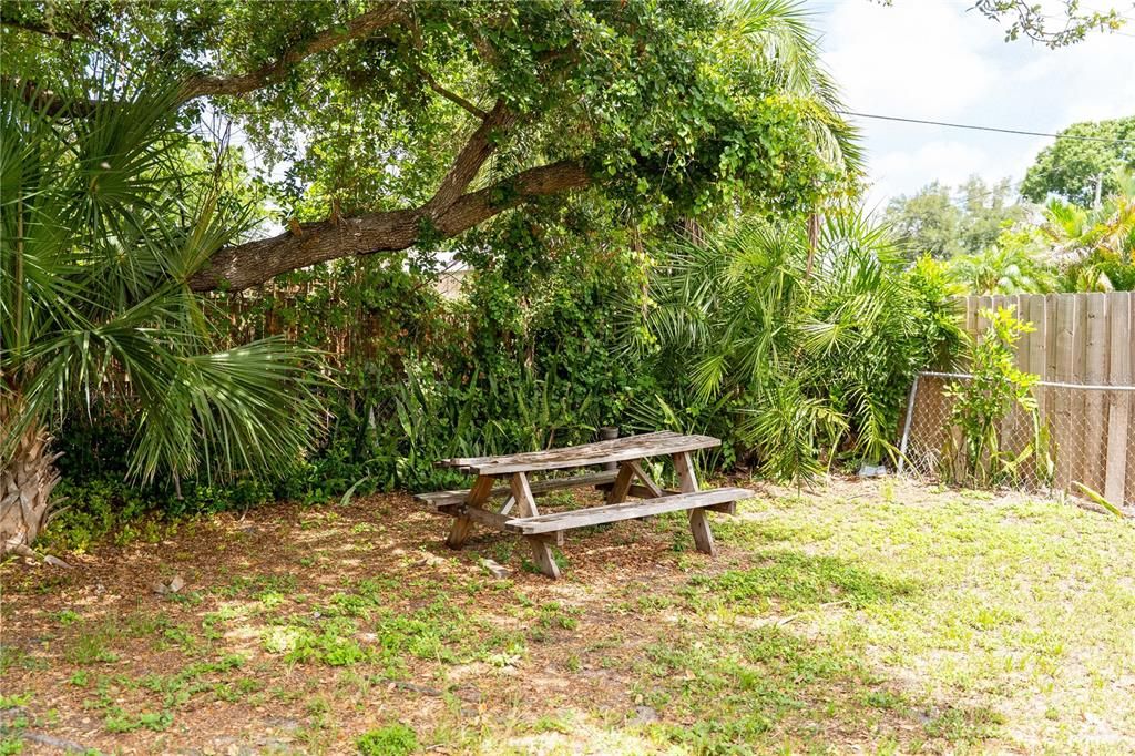 For Rent: $1,900 (2 beds, 2 baths, 1282 Square Feet)