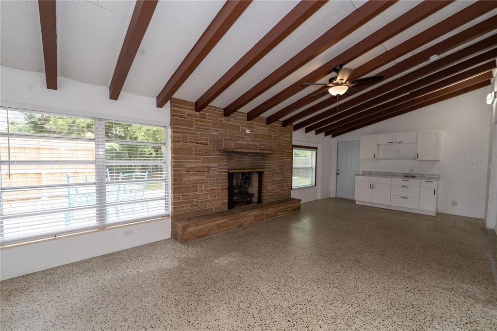 For Rent: $1,900 (2 beds, 2 baths, 1282 Square Feet)