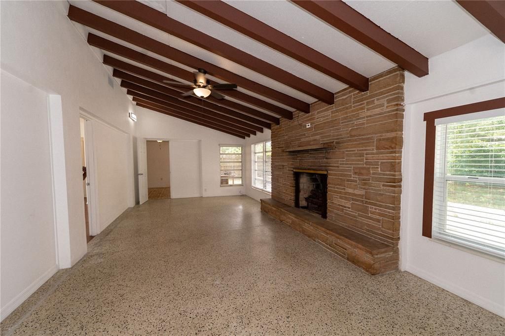 For Rent: $1,900 (2 beds, 2 baths, 1282 Square Feet)