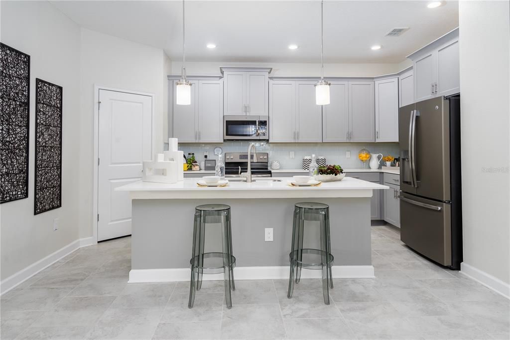 For Sale: $400,000 (4 beds, 3 baths, 2006 Square Feet)