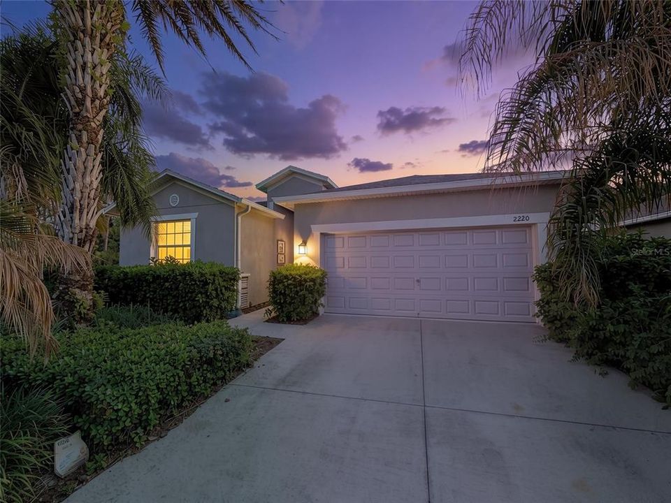 For Sale: $400,000 (4 beds, 3 baths, 2006 Square Feet)