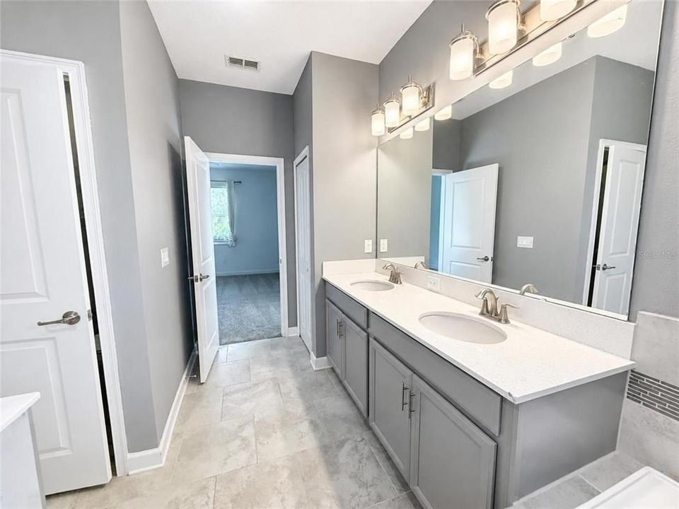 For Sale: $400,000 (4 beds, 3 baths, 2006 Square Feet)